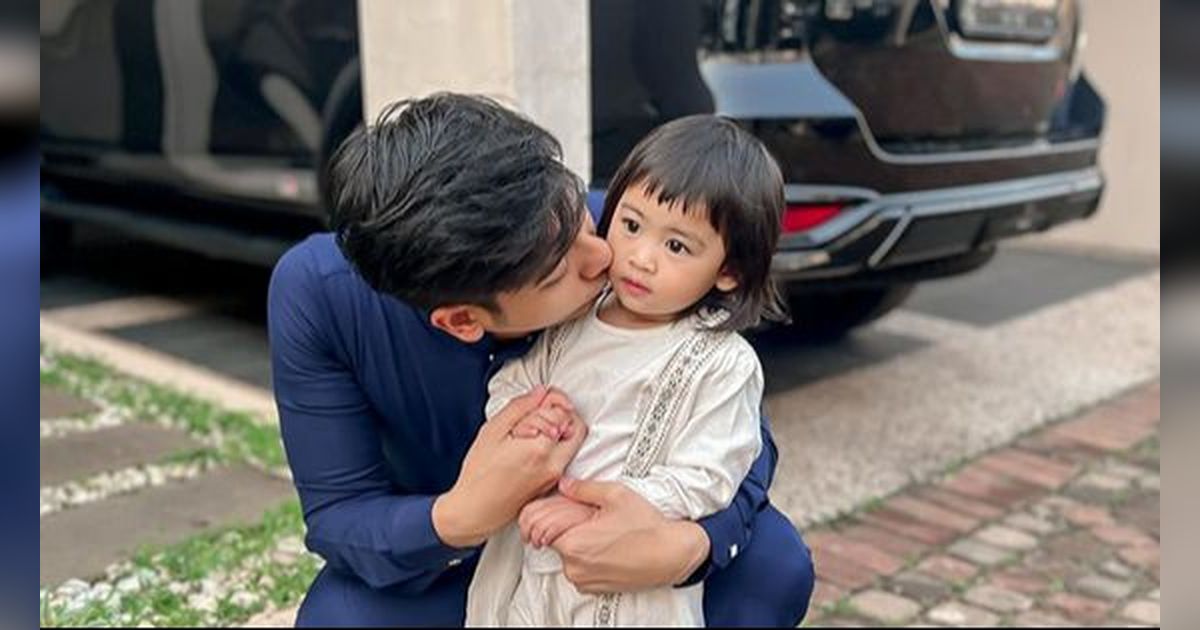 Ria Ricis Berhaji, 10 Potret Teuku Ryan Rayakan Idul Adha Bersama Moana
