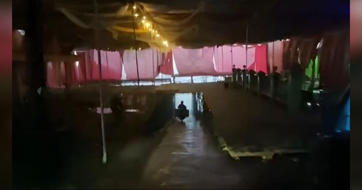 Viral Acara Hajatan Tenda Pernikahannya Anti-Julid, Makan Jalan Umum Tapi Dibuat Underpass, Pengendara Tetap Bisa Lewat dengan Lancar