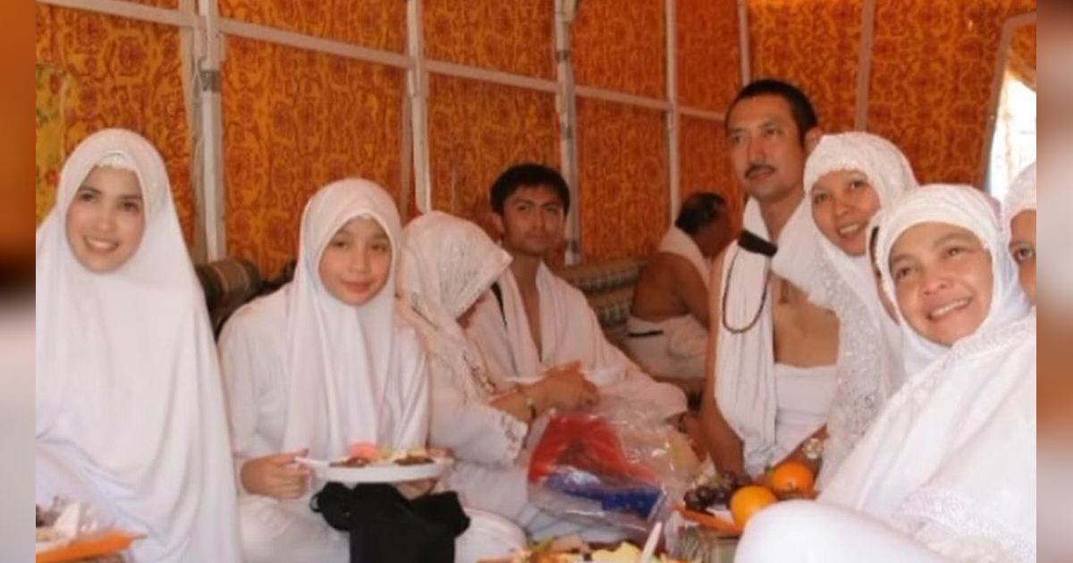 7 Potret Lawas Nagita Slavina Saat Haji Pertama di Usia 19 Tahun, Netizen: MasyaAllah Imut Banget