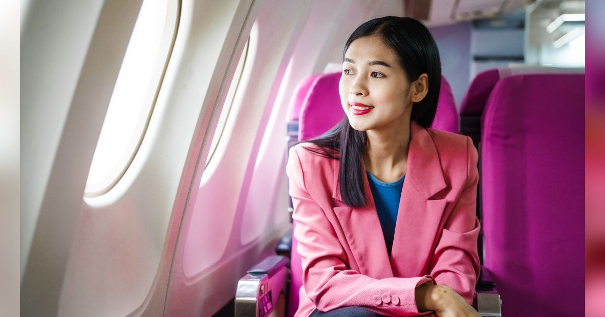Deretan Alasan Tak Perlu Pakai Full Makeup Saat Traveling Naik Pesawat