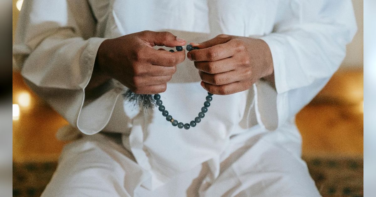 Cara Mengirim Doa untuk Orang yang Sudah Meninggal setelah Sholat, Lengkap dengan Bacaannya dalam Bahasa Arab, Latin, dan Arti