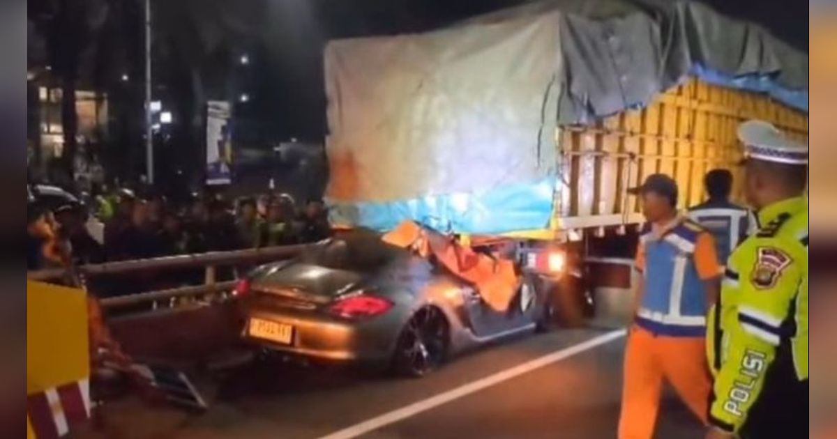Sopir Truk Cerita Detik-Detik Ditabrak Porsche di Tol Dalam Kota: Saya Turun Ada Mobil Nempel
