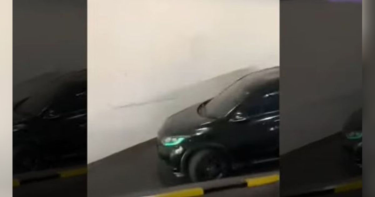 VIDEO: Sejoli 'Mobil Goyang' Kepergok Satpam, Tancap Gas di Parkiran Bak Film Action