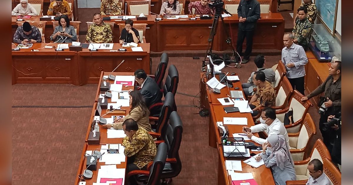 VIDEO: Panas Rapat Komisi X! Kubu Prabowo Bahas UKT Naik dan Dosa 