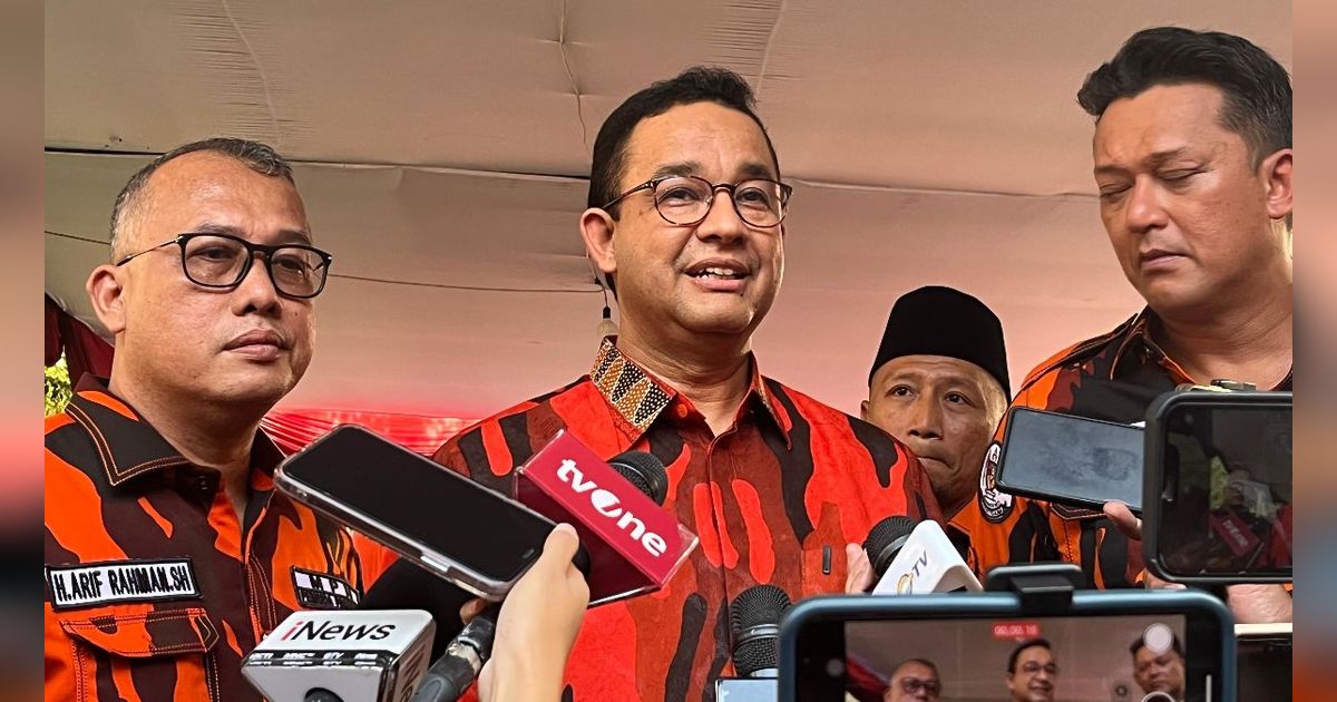 Senyum Anies Baswedan Tanggapi Isu Cawe-Cawe Jokowi di Pilkada Jakarta 2024