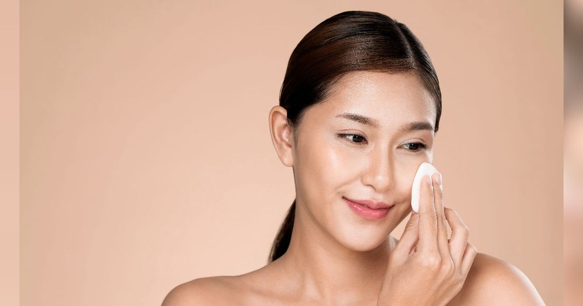 Pola Segitiga Terbalik, Trik Bikin Wajah Flawless Hanya Pakai Cushion