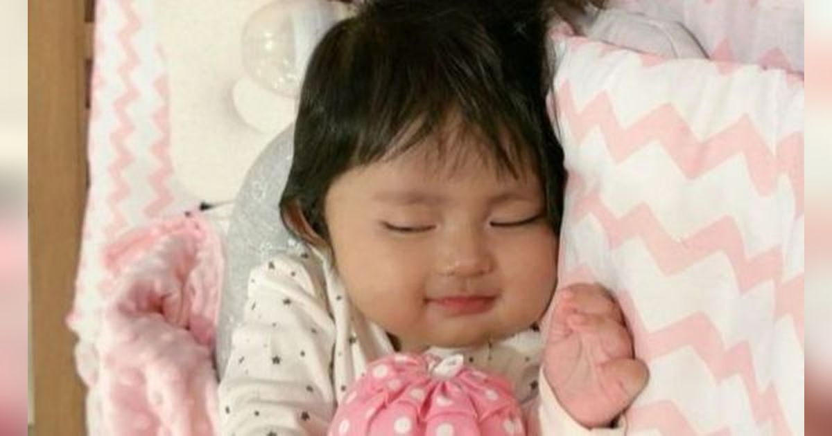 Rambutnya Jadi Sorotan, 8 Foto Dek Cunda Anak Denny Caknan Saat Tidur