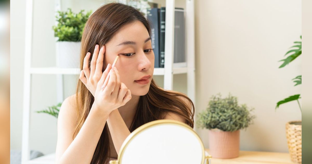 Hanya Modal Bedak, Wing Liner Bisa Rapi seperti Dirias MUA