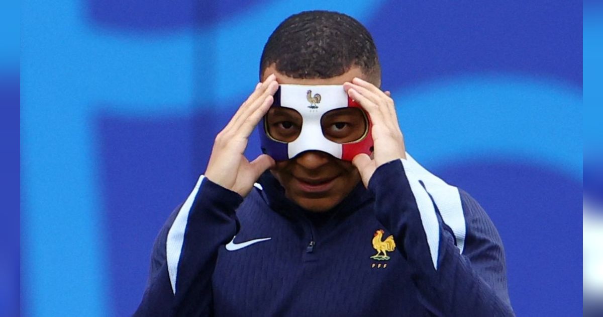 FOTO: Penampilan Terbaru Kylian Mbappe Pakai Topeng Pelindung di Euro 2024, Siap Bela Prancis Lawan Belanda?