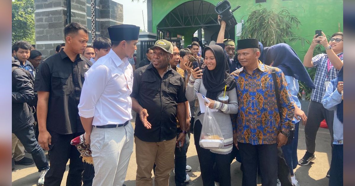 Kaesang Salat Jumat di Masjid Muhammadiyah Jakarta, Begini Reaksi Warga