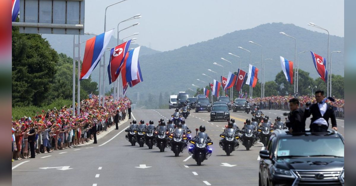 Viral Korut Ramai Pasang Bendera Rusia & Foto Putin, Warganet Malah Salfok ke Kondisi Jalanan hingga Kota di Korea Utara