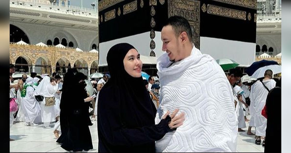Potret Sederet Seleb Bikin Konten di Eskalator Viral Mekah saat Haji dan Umroh