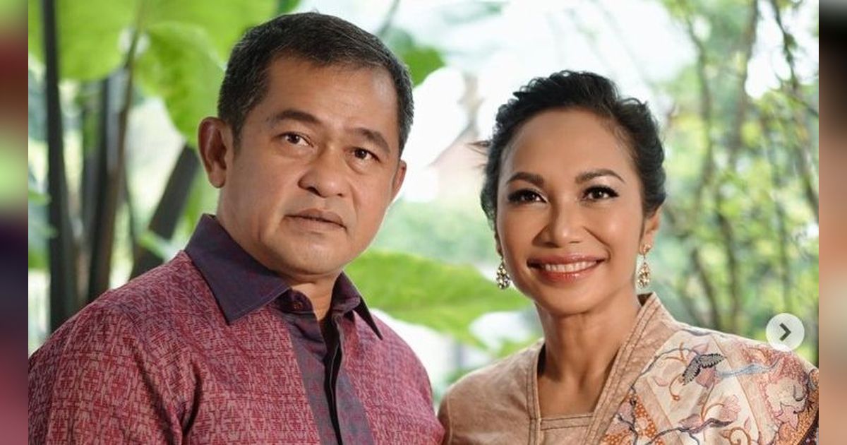 Malam Mingguan, Istri Kasad Senyum Lebar Berada di Antara Jenderal TNI Kesayangan