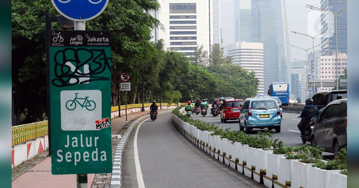 Viral Bocah Tak Gentar Halangi Pengendara Motor di Jalur Sepeda