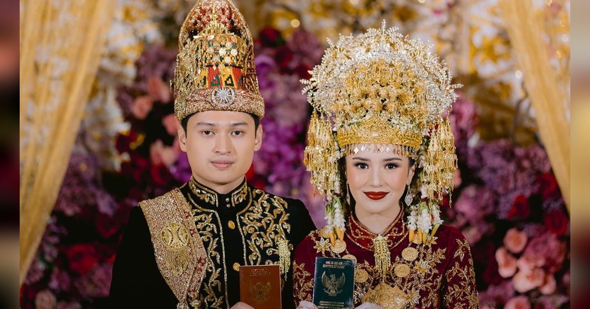 Pakai Busana Adat Aceh, 8 Potret Pernikahan Beby Tsabina & Rizki Natakusumah, Penampilannya Manglingi Banget