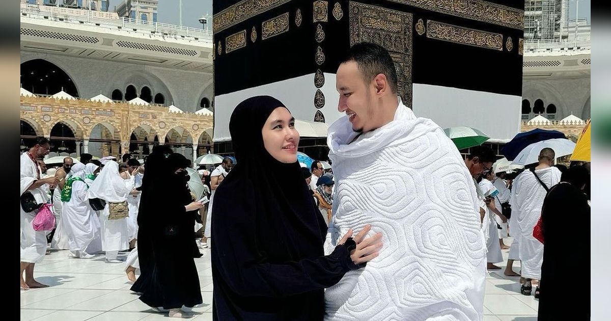 Potret Gaya Para Artis yang Naik Haji 2024 Bareng Pasangan