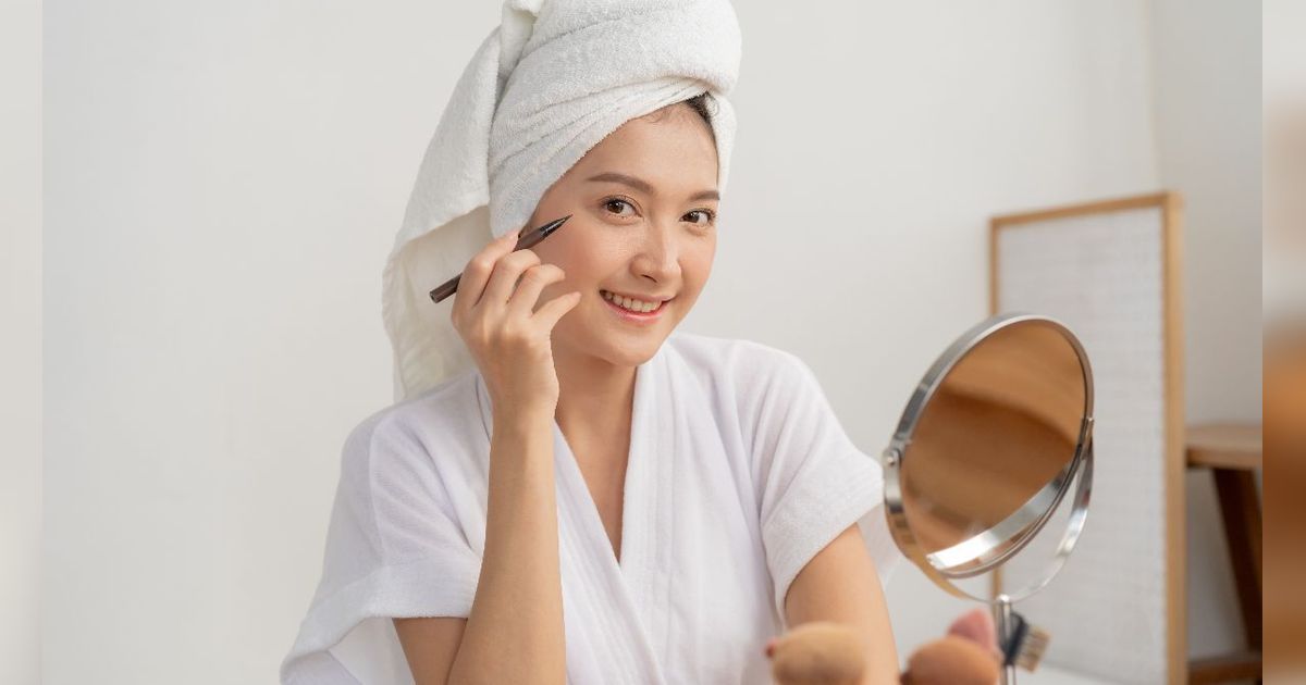 Buat Mata Lebih Dramatis dengan Sharp Eyeliner di Inner Corner, Begini Caranya