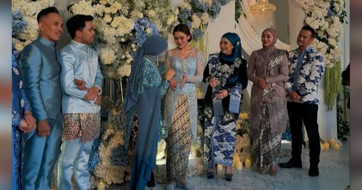8 Potret Angelina Sondakh di Lamaran Aaliyah Massaid Viral, Posisi Duduk Disorot: Kok di Belakang