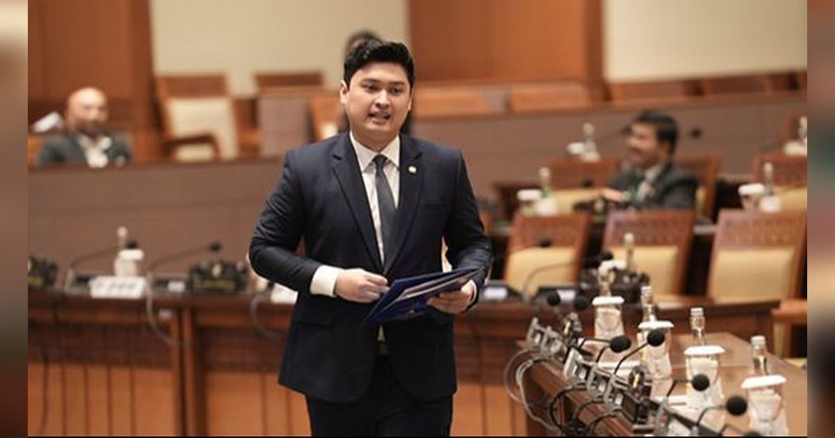 Potret Suami Beby Tsabina, Rizki Natakusumah, Saat Ngantor di DPR