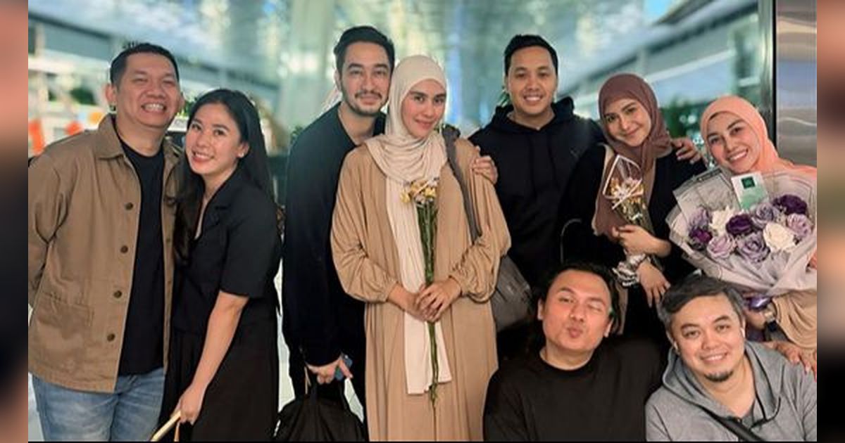 Potret Syahnaz Sadiqah, Nisya Ahmad, dan Caca Tengker, Disambut Suami dan Anak Setelah Pulang Haji