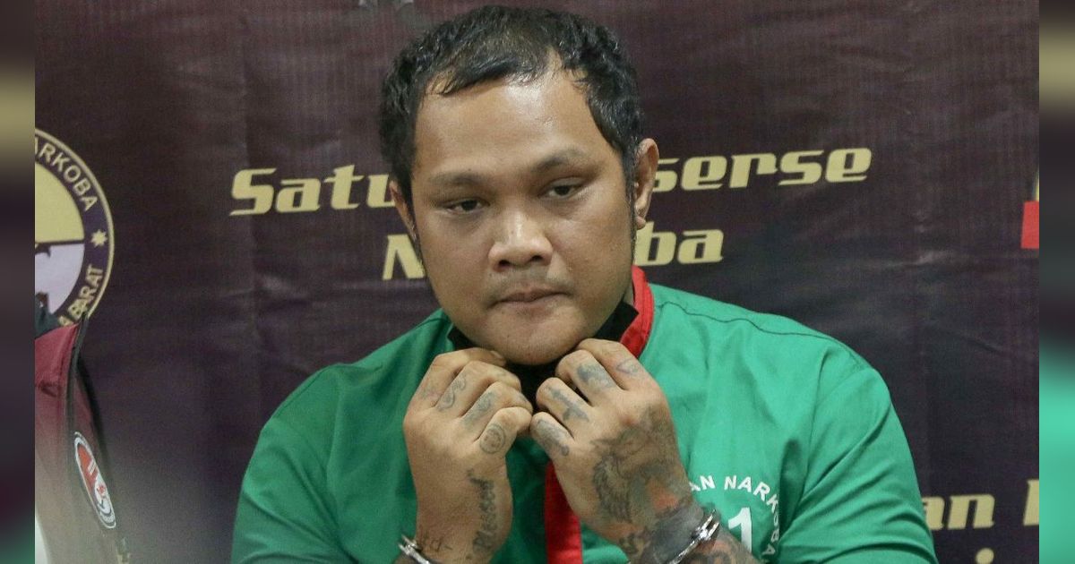 FOTO: Ekspresi Virgoun Sampaikan Permintaan Maaf Usai Ditangkap Terkait Narkoba