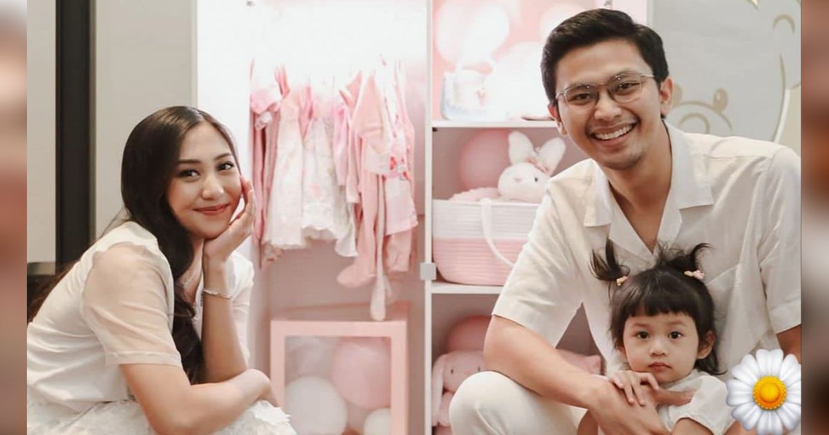 Potret Unik Gender Reveal Nona Adik Nikita Willy, Siapkan Lemari Berisi Semua Kebutuhan Bayi Berwarna Pink