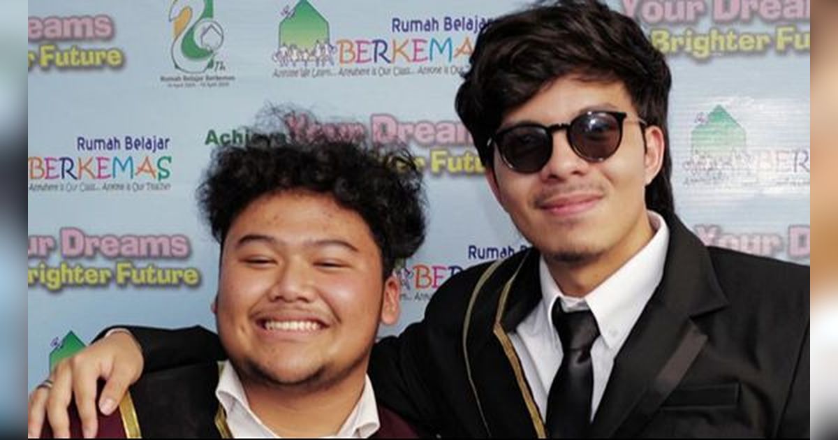 10 Potret Atta Halilintar Lulus SMA di Usia 29 Tahun, jadi Siswa yang Paling Tua saat Wisuda