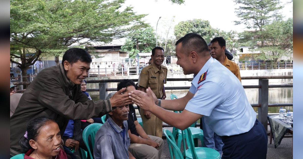 Danlanud Husein Sastranegara Anjangsana ke Warga Citepus Ingatkan Larangan Aktivitas di Sekitar Landasan