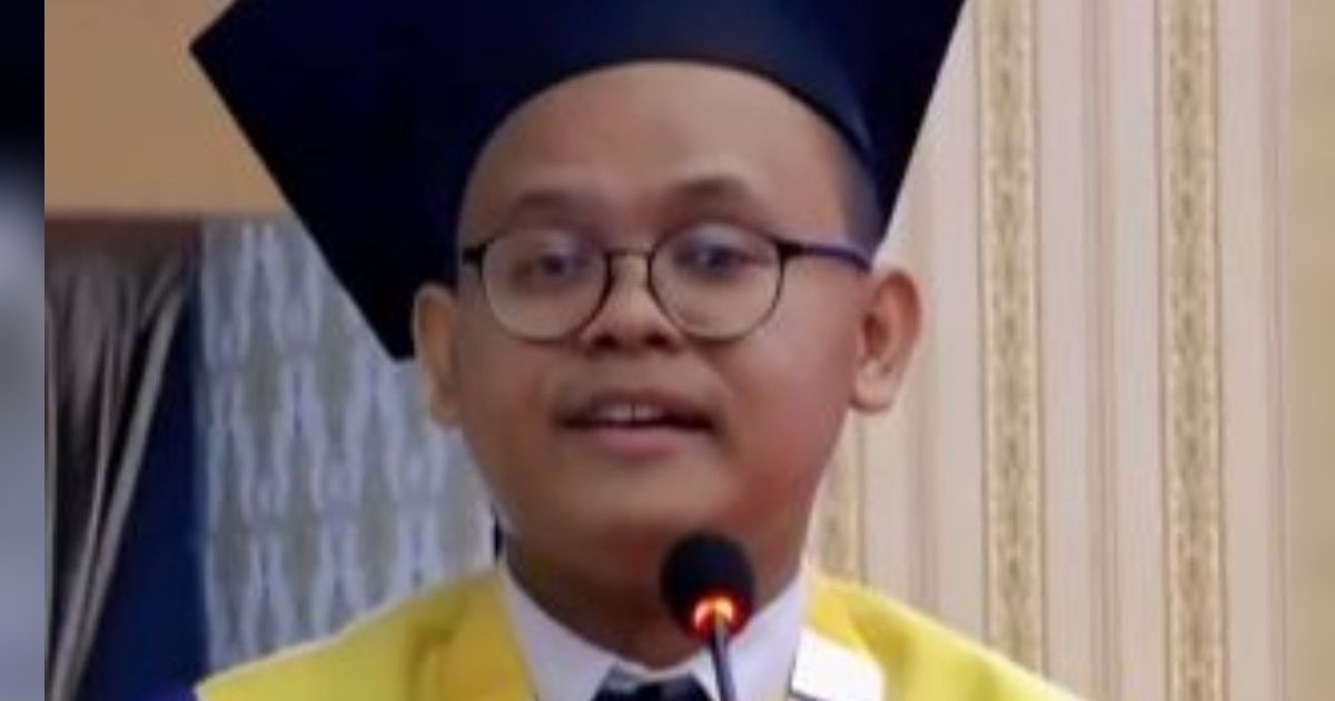 Pidato Haru Anak Penjual Nasi Goreng di Wisuda, Jadi Sarjana Pertama di Keluarganya