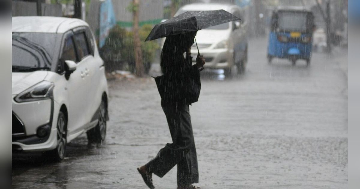 Waspada, Sebagian Jakarta Diprediksi Turun Hujan Petir dan Angin Kencang