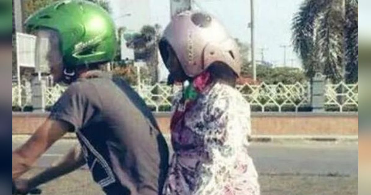 10 Potret Emak-emak Pakai Helm Diluar Nurul, Bikin Enggak Habis Fikri