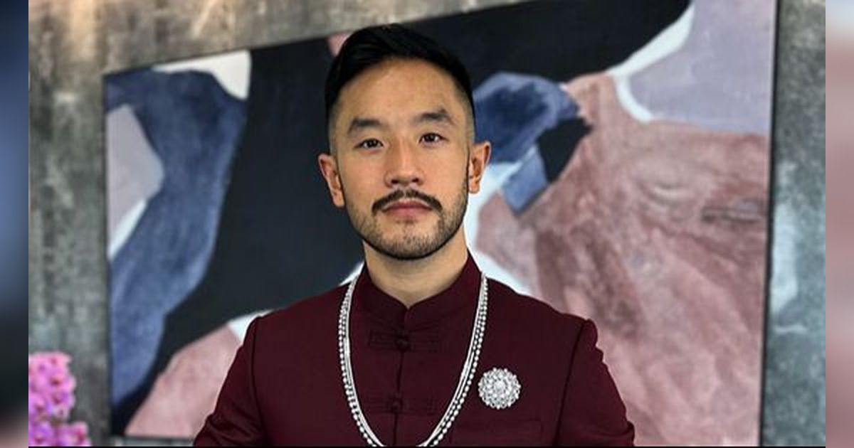 Potret Gaya Bobby Saputra yang Suka Bikin Konten Pamer Harta