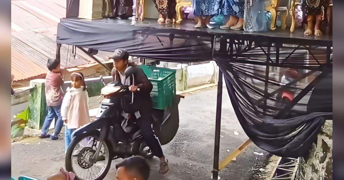 Viral Tempat Resepsi Pernikahan Unik, Kendaraan Bisa Bebas Seliweran di Bawah Pelaminan