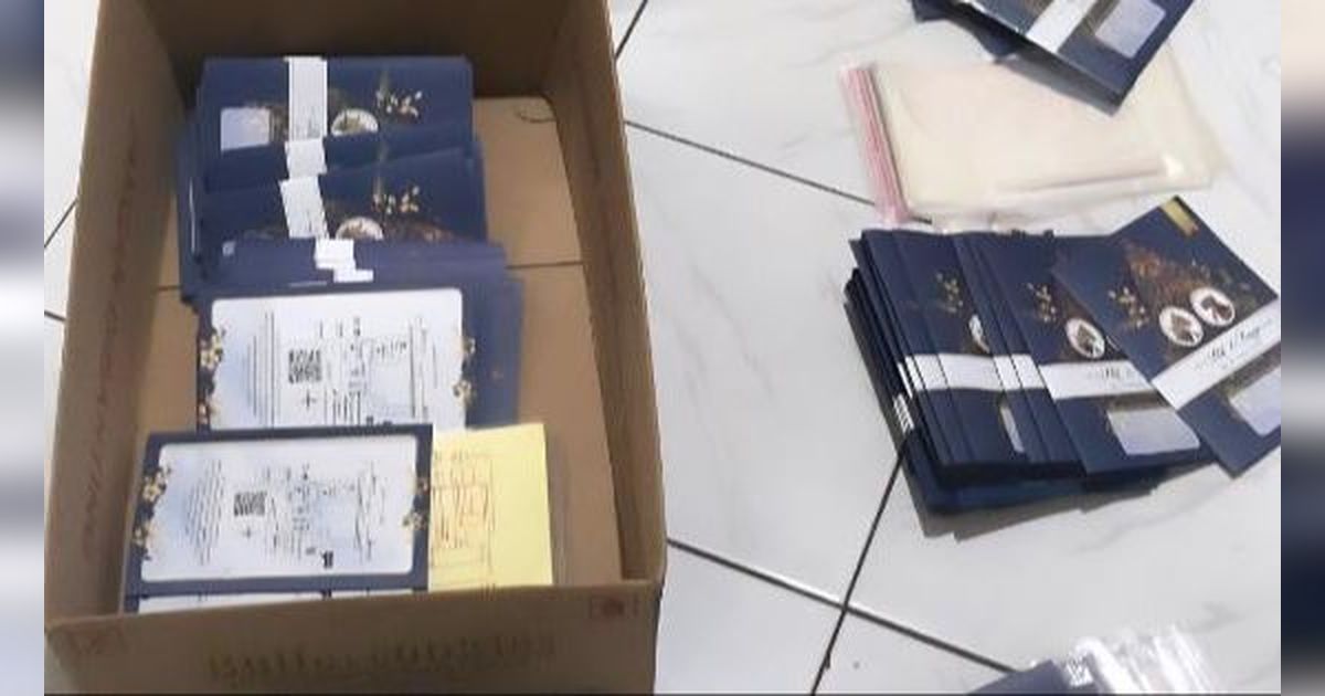 Nyesek Banget! Sudah Menulis dan Melipat Lebih dari 1000 Undangan, Begitu Siap Disebar Calon Suami Batalkan Pernikahan