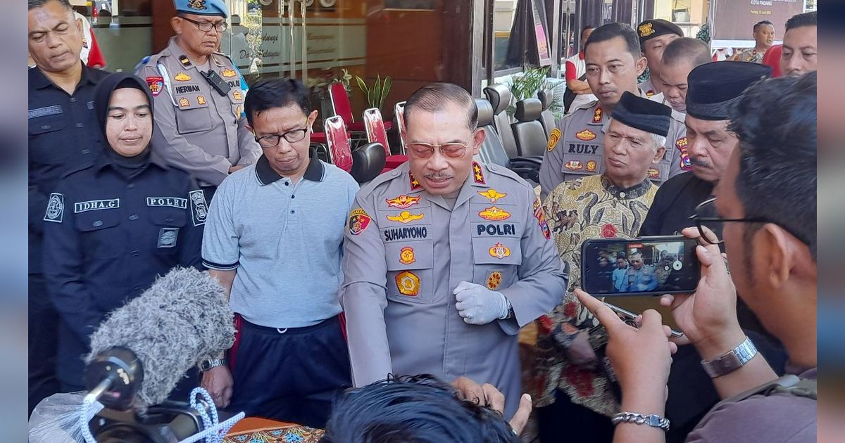 Sambil Pegang Foto Afif Maulana, Kapolda Sumbar Bersumpah: Demi Allah Saya Hanya Bicara Fakta