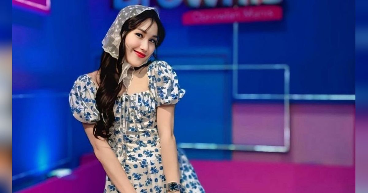 10 Potret Ayu Ting Ting `Dinner` Bareng Pria Lain Pasca Dirumorkan Putus Dari Pacar TNI & Hapus Foto IG