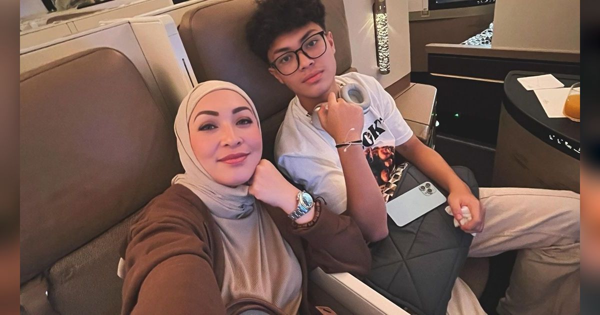 8 Potret Keanu Massaid Ikut Summer Camp Sepak Bola di Barcelona, Paras Tampannya Bikin Salfok