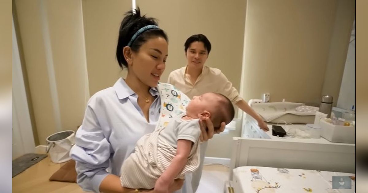 Buang Lolly, 7 Potret Nikita Mirzani Pamer Anak Ketiganya, Parasnya Disebut Sempurna