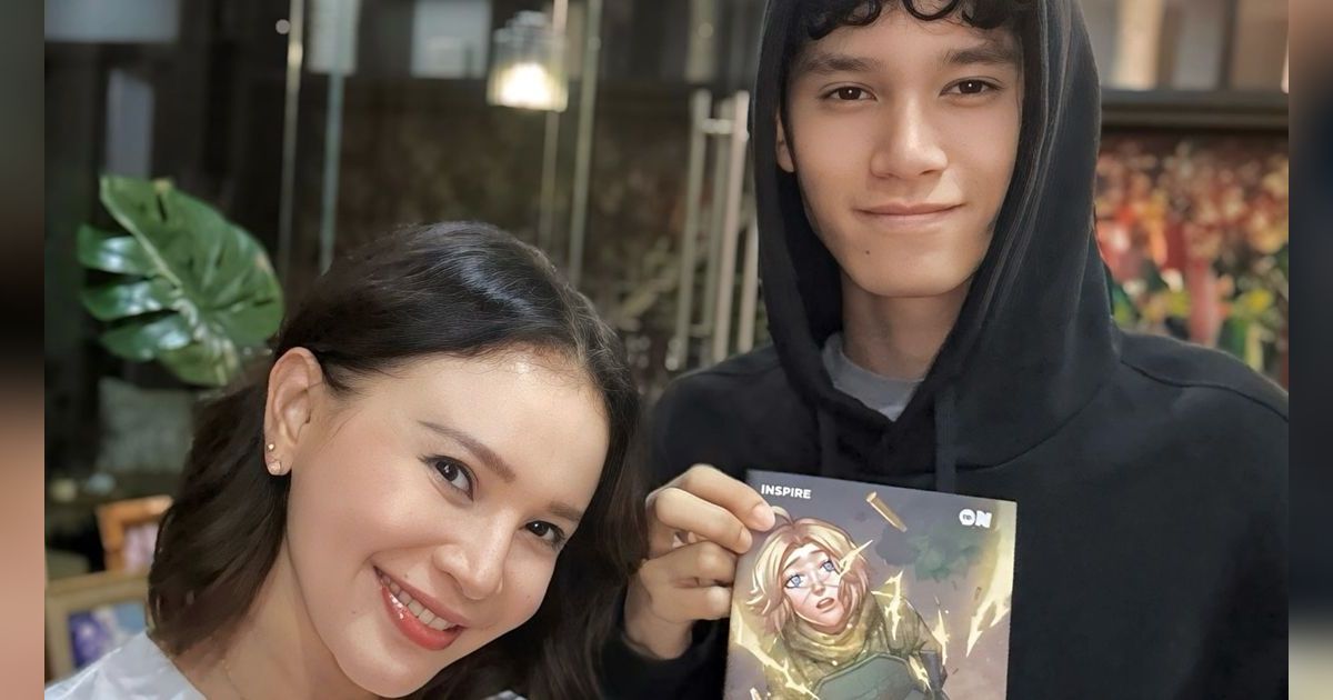 Rilis Komik Perdana, 8 Potret Rizky Langit Anak Rossa, Paras Tampannya Curi Perhatian