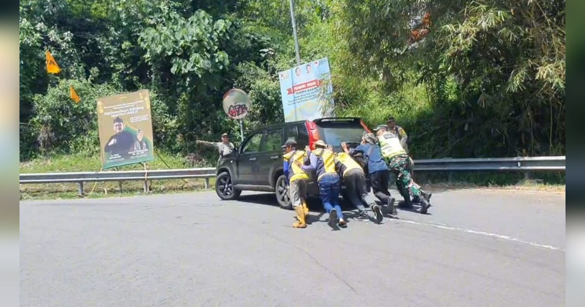 Apakah Penggunaan Kopling Setengah saat Mobil Melewati Tanjakan Aman atau Tidak?