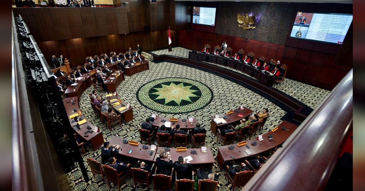 CEK FAKTA: Hoaks Mahfud MD dan DPR Bongkar Kebusukan Hakim MK di Pilpres 2024