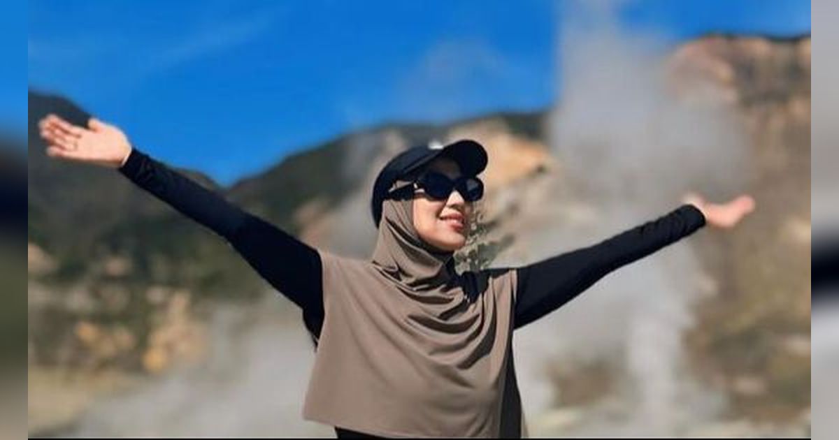 Cerita Shanty, Istri Denny Cagur Mantap Berhijab Usai `Ditampar` Ucapan Anaknya yang Baru Kelas 1 SD
