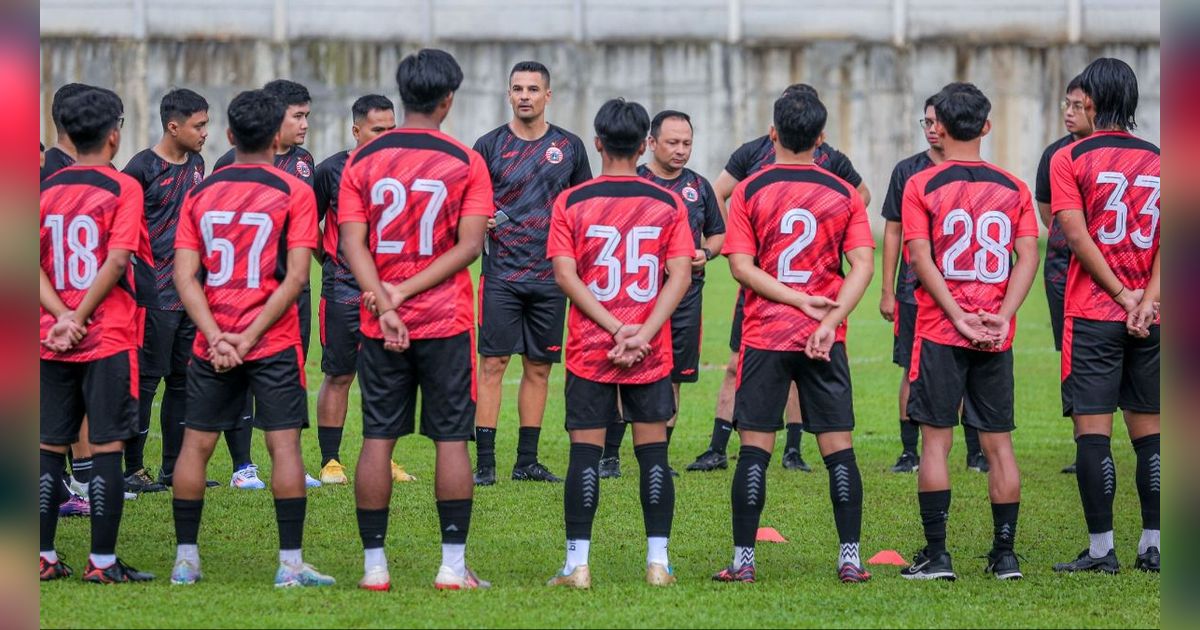 FOTO: Penampilan Perdana Pelatih Baru Carlos Pena saat Melatih Persija Jakarta