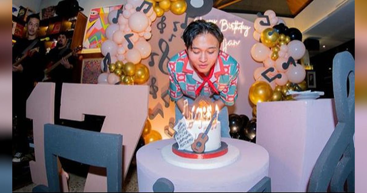 8 Potret Pesta Ultah ke-17 Rizwan Anak Sule, Berani Mesra Bareng Harleyava