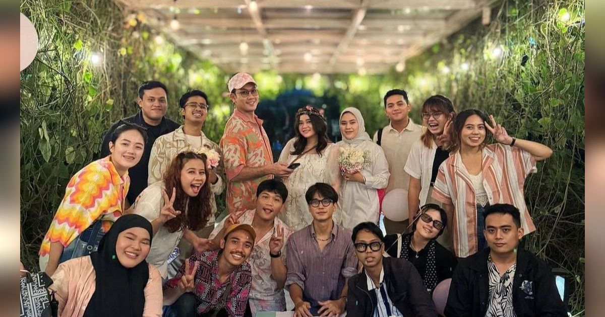 8 Potret Olivia Allan Istri Denny Sumargo di Acara Baby Shower, Penampilan Bumil Makin Cantik