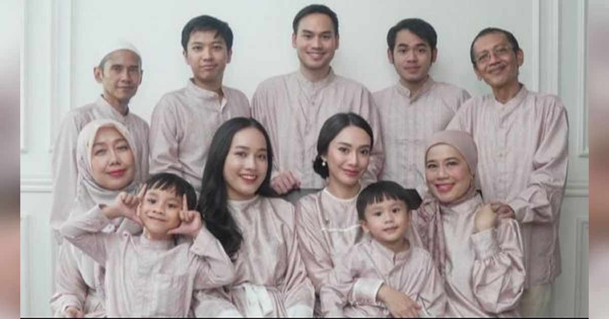 Potret Harmonis Keluarga Dewi Yull dan Suaminya, Tetap Romantis Diusia Pernikahan 16 Tahun
