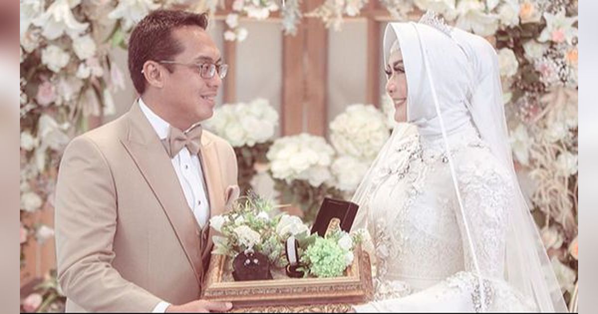 Susah Moveon! Potret Seleb Cantik Nikah lagi dengan Mantan Suami