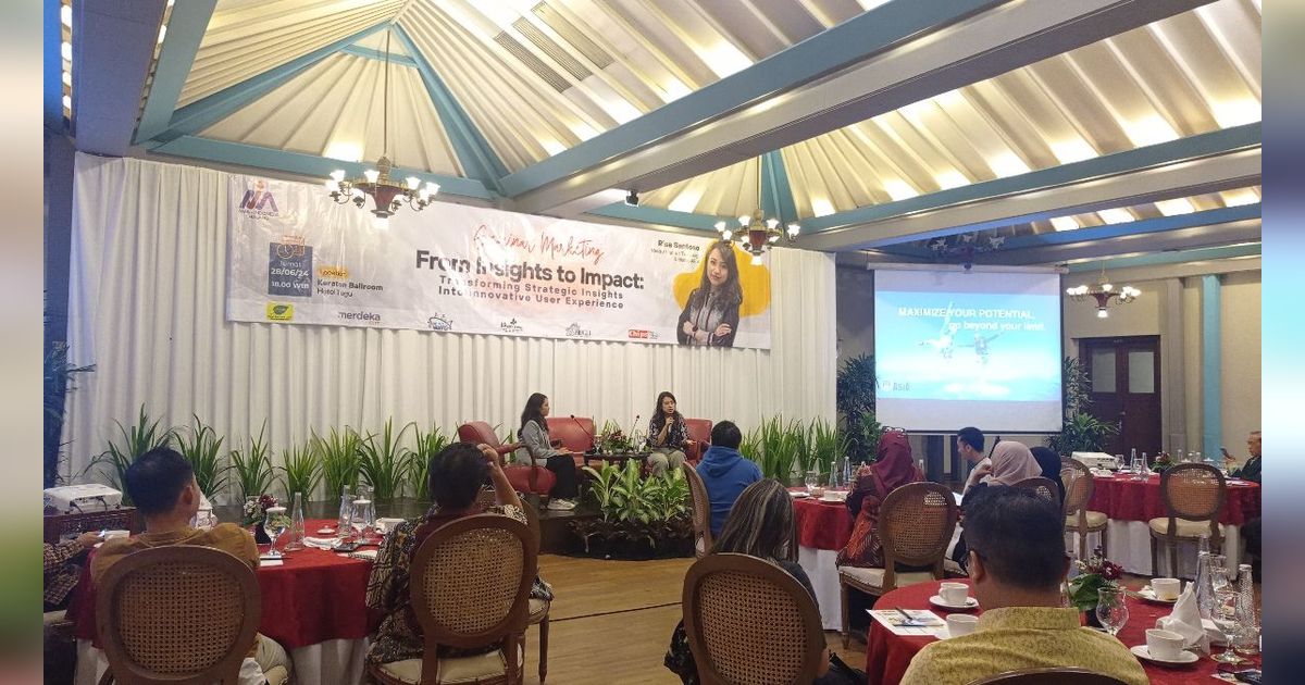 AMA Malang Undang Risa Santoso dalam Seminar Marketing Bertema 