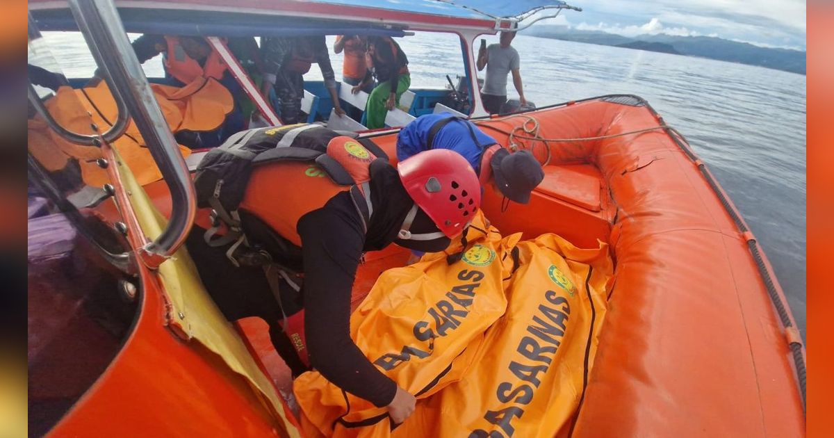 Detik-Detik Kapal Wisatawan Dihantam Gelombang & Tenggelam, Tiga Orang Meninggal