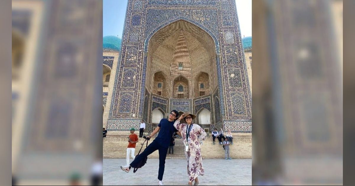 7 Potret Dimas Seto Bersama Ibunda saat ke Uzbekistan, Kunjungi Tempat Imam Bukhari